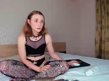 adelina_cowell 🌼 online chat