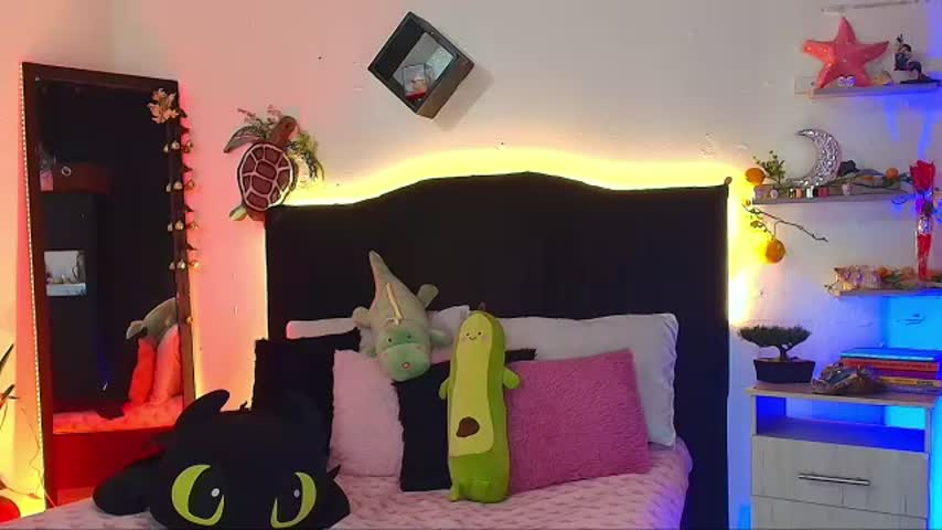 alisson_zafiro 🐄 live webcam