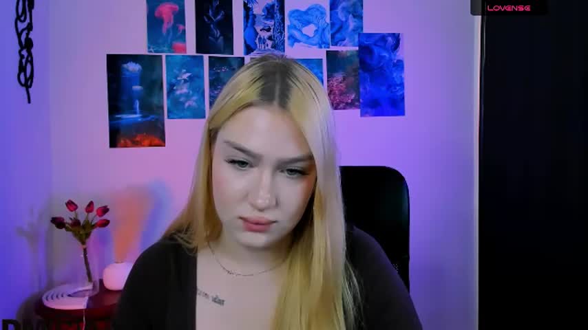 awesomeemma_ 🚐 live cam