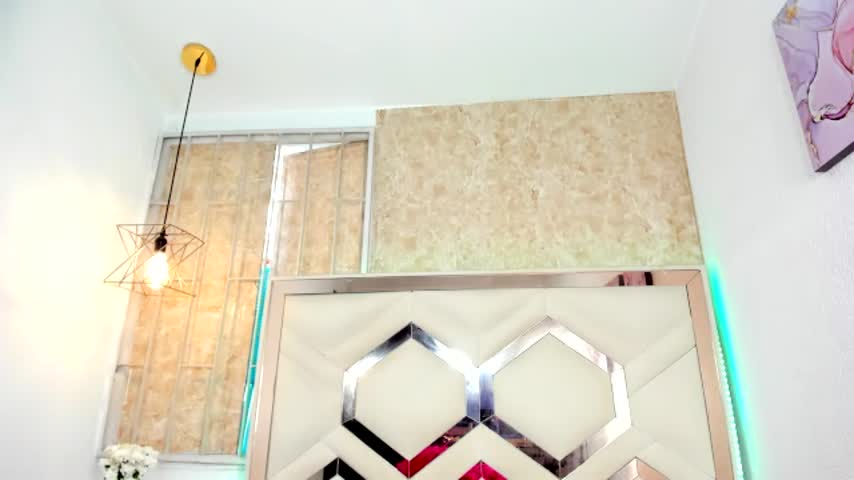 criisstal_raveen live