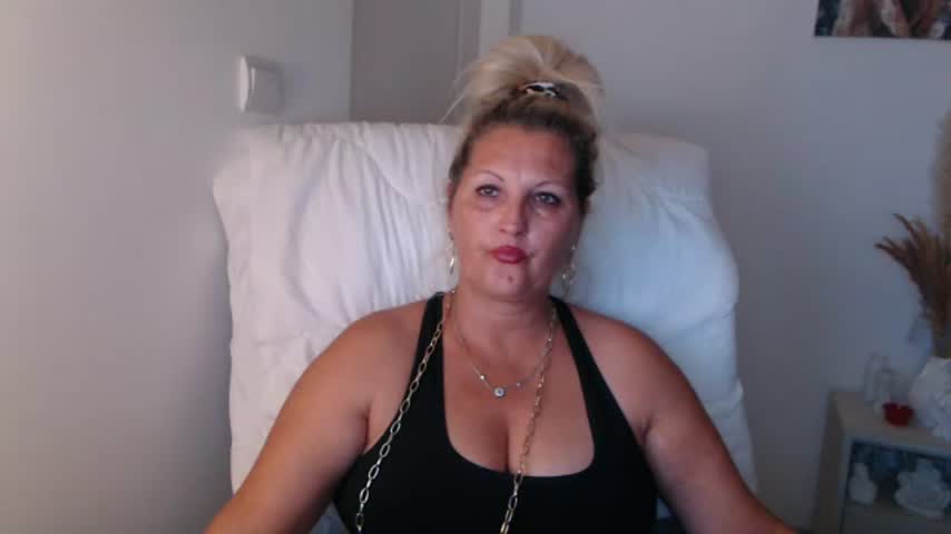 divineblond live