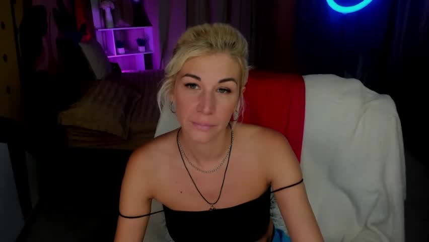 emilia_wilss 🆚 nude webcam chat