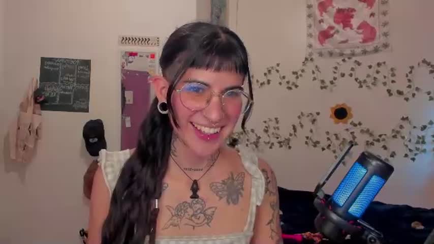 kila_moonlight444 🕔 live sex chat