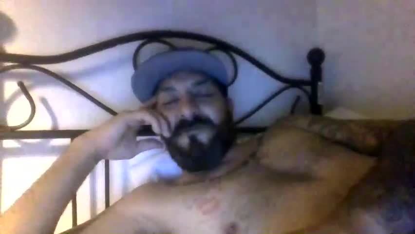 larrabee13 🤡 live webcam