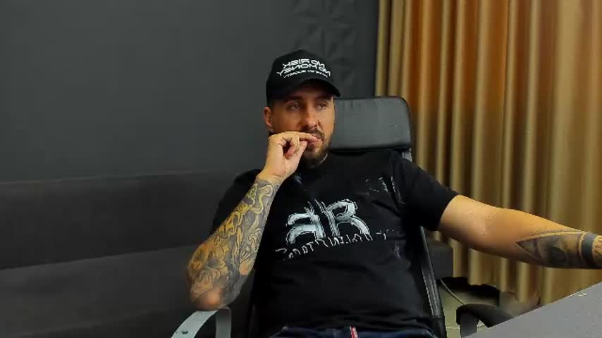 loganstroud 🛑 adult chat