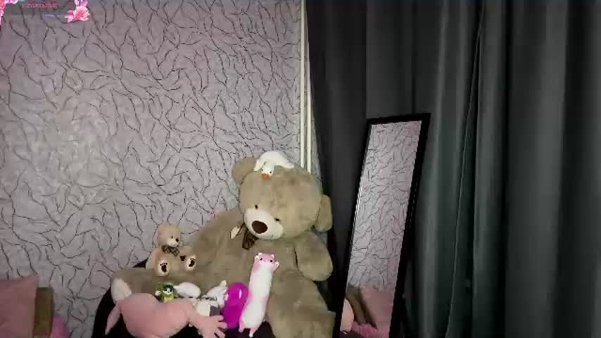 meluvia 😔 naked cam