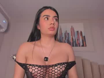 mia_kisses2 live