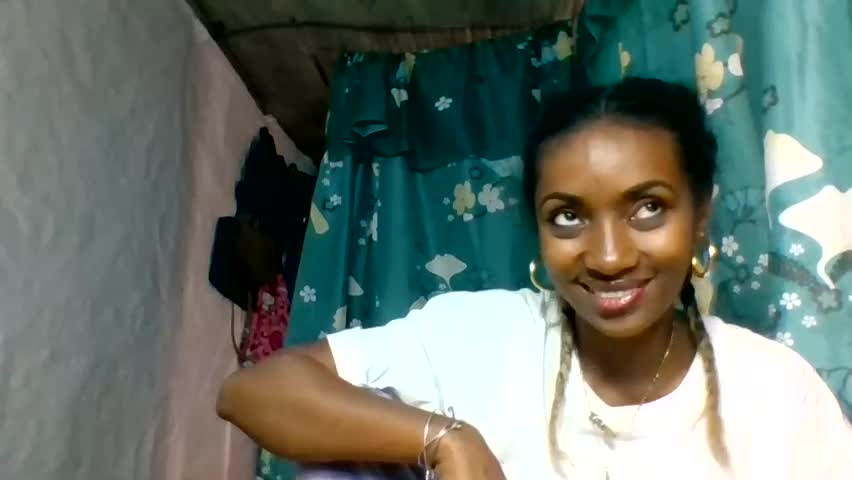 ninaeaa 😥 live online cam