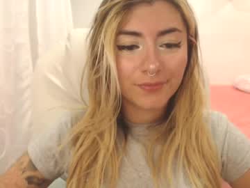 notrealhoney_ 🥎 naked cam chat