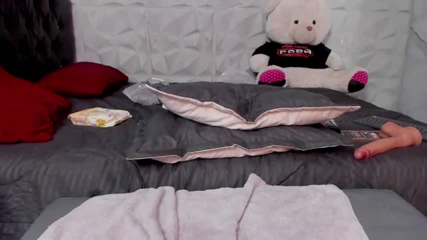 rosalia_04 👤 online naked webcam