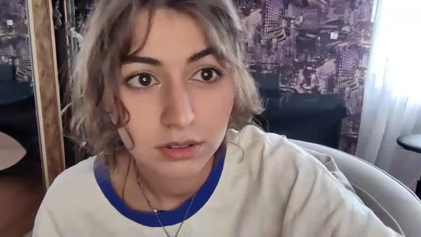 roxannlouden 🧣 live stream