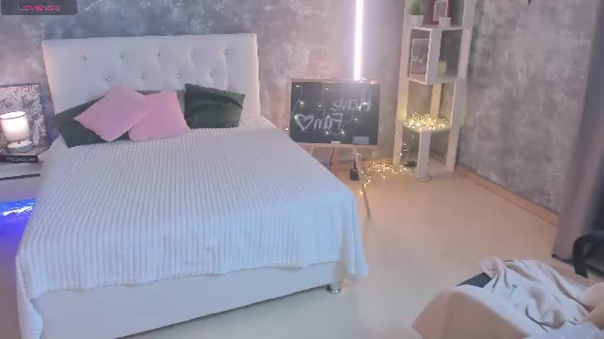 shiny_lisss 🌉 naked chat