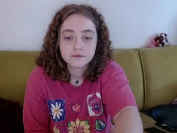 strawberrylotsacake 🛰 live webcam