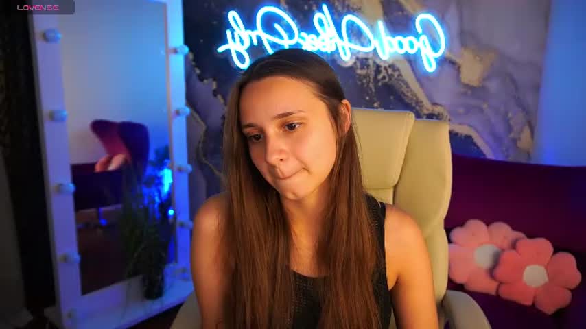 tinynataliee 🔜 nude chat
